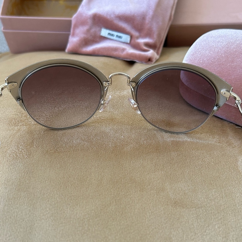 MIU MIU Sunglasses - Picture 4 of 10